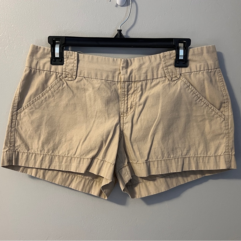 Old Navy | Khaki Shorts | Size 6